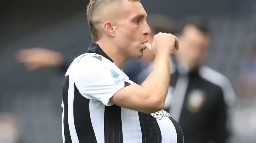 Udinese's Gerard Deulofeu jubilates after scoring the goal during the Italian Serie A soccer match Udinese Calcio vs Empoli FC at the Friuli - Dacia Arena stadium in Udine, Italy, 16 April 2022. ANSA/GABRIELE MENIS