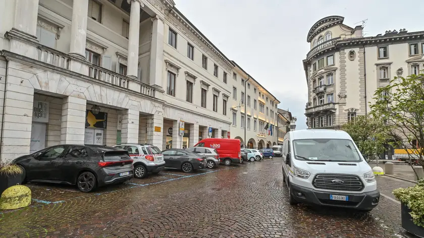 Gli stalli di piazza XX settembre a Udine (Foto Petrussi)