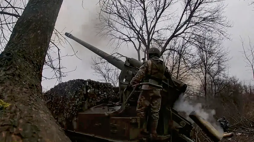 epa11269494 A still image taken from a handout video provided by the Russian Defence ministry press-service shows Russian combat work of crews of SA 2C5 ‘Hyacinth-S’ of ‘Vostok’ (East) troops against Ukrainian troops at an undisclsoed location on South-Donetsk direction in the Russian controlled part of Ukraine, Donetsk region, 10 April 2024. According to the Russian Defence Ministry, crews of 2S5 Giatsint-S self-propelled artillery units are conducting counter-battery combat, striking at Ukrainian army ammunition depots and strongholds. EPA/RUSSIAN DEFENCE MINISTRY PRESS SERVICE/HANDOUT HANDOUT HANDOUT EDITORIAL USE ONLY/NO SALES HANDOUT EDITORIAL USE ONLY/NO SALES HANDOUT EDITORIAL USE ONLY/NO SALES