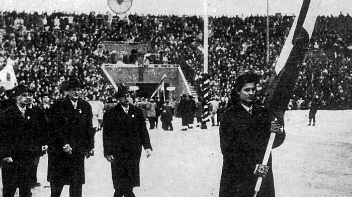 Fides Romanin portabandiera italiana a Oslo nel 1952