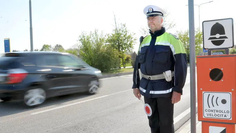 Udine 16 Aprile 2019. Installazione sistema di controllo della velocita' in Viale Mons. Nogara. © Foto Petrussi