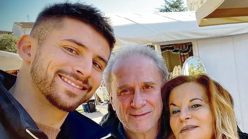 Guglielmo Vicario con papà Michele, medico in pensione, e mamma Monica, insegnante allo Stringher di Udine