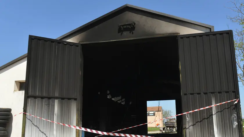 Castions delle Mura 19 Aprile 2018 incendio Agenzia Petrussi foto Turco Massimo