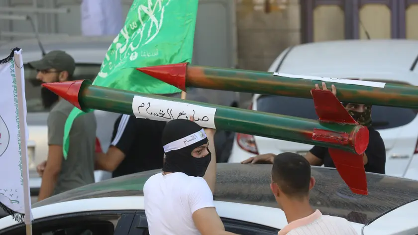 epa10917347 Palestinians carry mock Qassam rockets during a protest in support of Gaza in the West Bank city of Nablus, 13 October 2023. According to the Palestinian Ministry of Health, 11 people were killed in the West Bank towns on 13 October. More than 1,700 Palestinians have been killed in the Gaza Strip and over 7,300 others injured, according to the Palestinian Ministry of Health, after Israel started bombing the Palestinian enclave in response to attacks carried out by the Islamist movement Hamas on Israel from the Gaza Strip on 07 October. EPA/ALAA BADARNEH