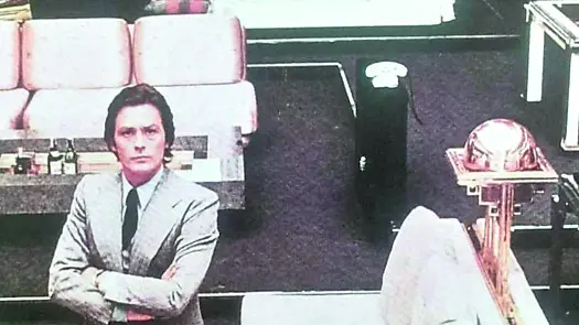 Alain Delon nel 1972 firmò una collezione di tavoli in Friuli