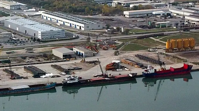 San Giorgio Di Nogaro. Zona Industriale Aussa Corno. Telefoto copyright Petrussi Foto Press