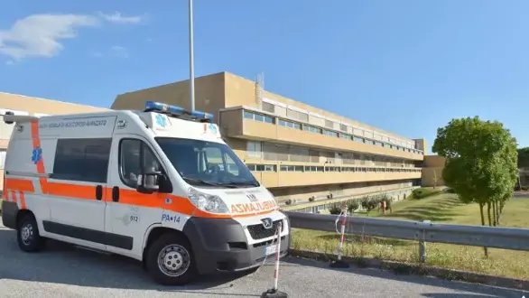 Il ferito è stato trasportato in ambulanza all'ospedale di Palmanova