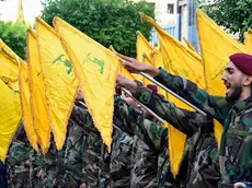 epa11624062 Hezbollah fighters attend the funeral of commander of Hezbollah Ibrahim Muhammed Qubaisi and Hussein Hani Ezzeddine during the funeral procession in Beirut, Lebanon, 25 September 2024. Hussein Hani Ezzeddine and commander Ibrahim Muhammed Qubaisi, who led Hezbollah's missile division, were targeted by an Israeli raid in the southern suburbs of Beirut on 24 September. EPA/WAEL HAMZEH