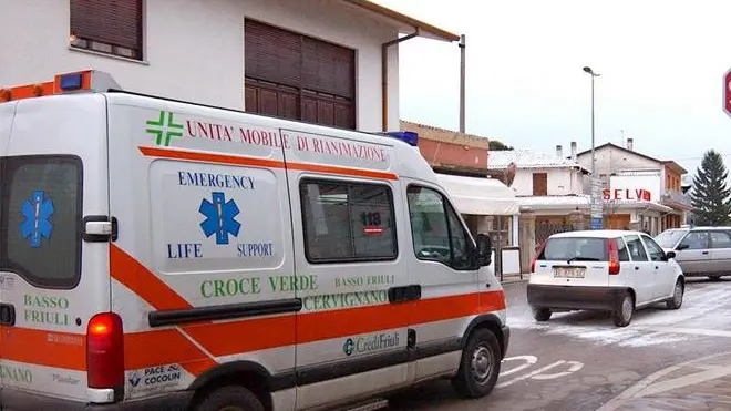 ANTEPRIMA RUDA 09 GENNAIO 2003. IL FRIULI NELLA MORSA FREDDO E DEL GHIACCIO. FONDO GHIACCIATO IN CENTRO A RUDA. TELEFOTO COPYRIGHT FOTO AGENCY ANTEPRIMA UDINE