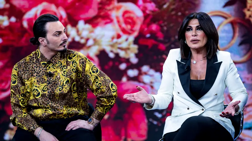 Il cantante neomelodico Tony Colombo con la moglie Tina Rispoli, durante la trasmissione tv di La7 “Non è l'Arena” condotta da Massimo Giletti, Roma, 19 gennaio 2020. ANSA/ANGELO CARCONI